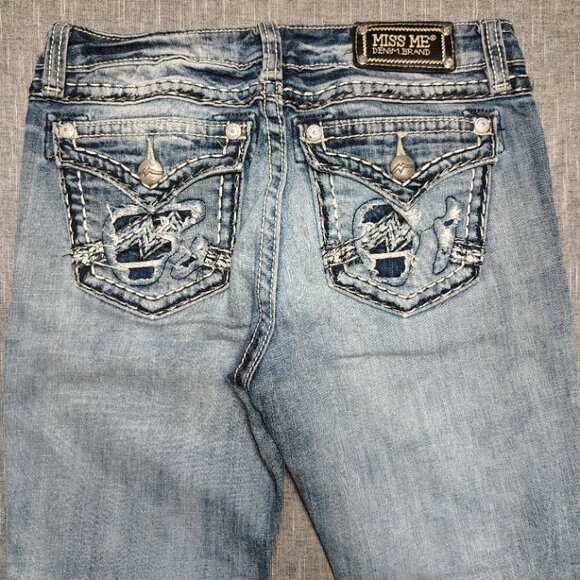 Miss Me Jeans women's Size 27 Medium Wash Boyfriend Capri Thick Stitch Flap - Picture 14 of 16